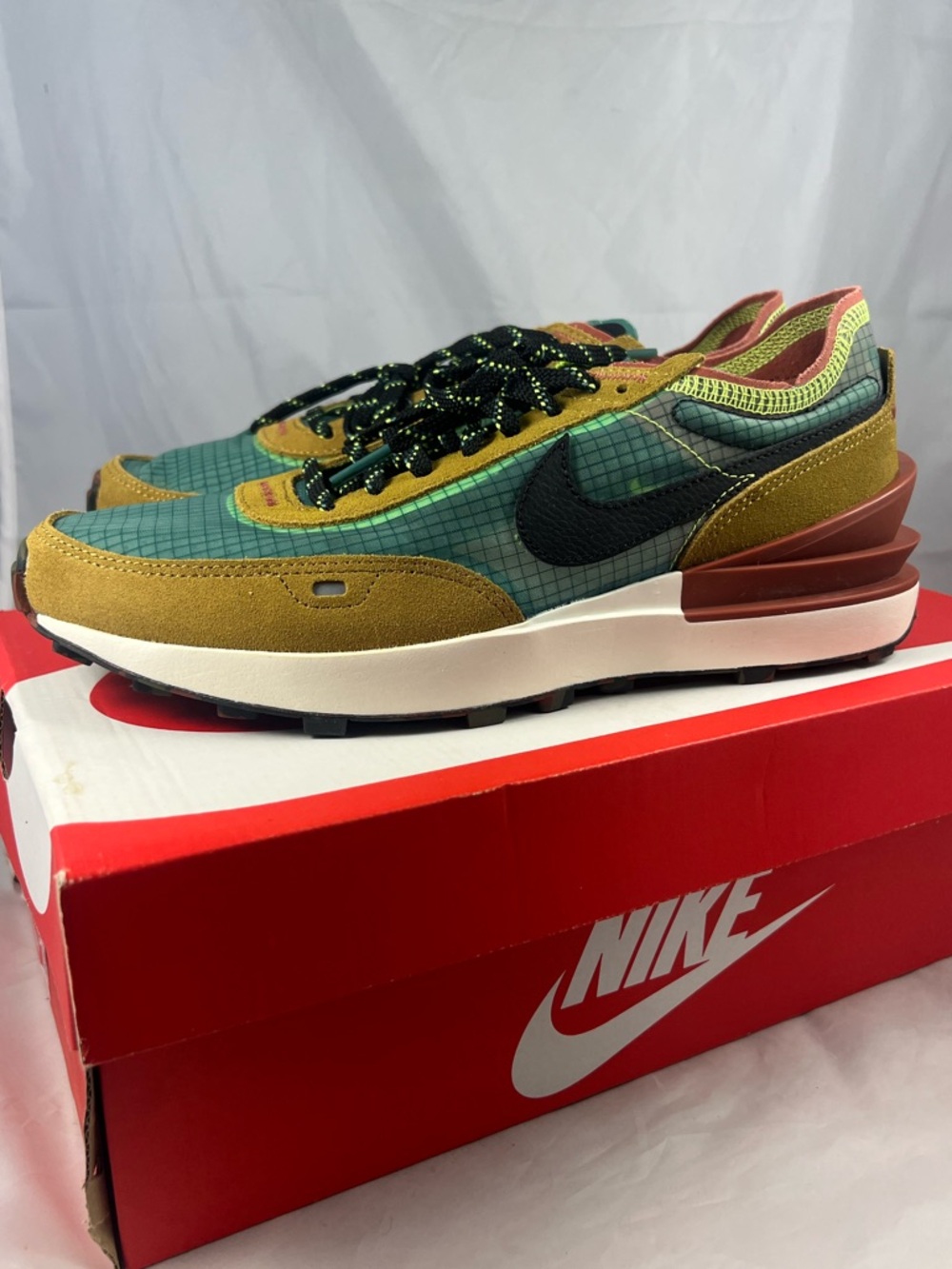 Nike Waffle One SE Camo Soles - Golden Moss Men’s Size 8 NIB